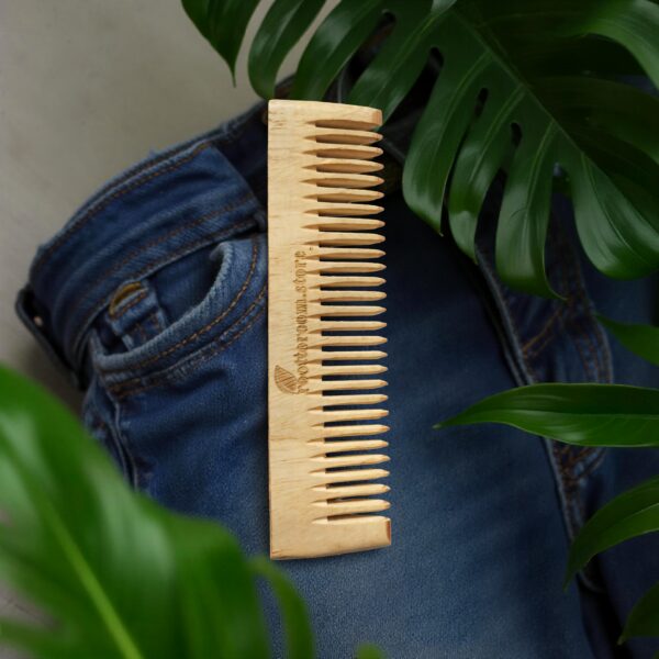 Neem Wooden Pocket Comb – Naturally Controls Dandruff, Reduces Frizz & Smoothly Detangles Hair | For All Hair Types